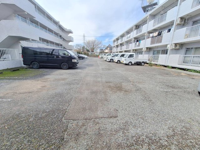 パールマンションオザキⅠの駐車場