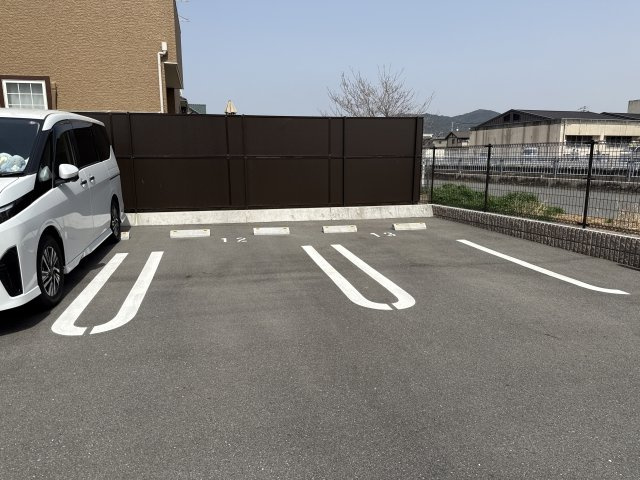 オイコスオニロ田井の駐車場