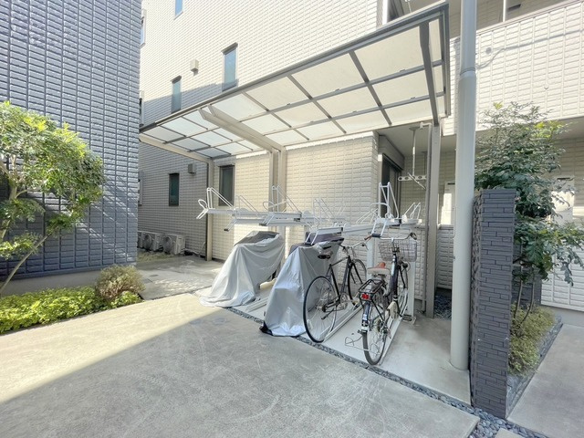 Ｔｈｅ　Ｔ．Ｍ　Ｒｅｓｉｄｅｎｃｅ　Ｗのその他共用部分|屋根付き駐輪場
