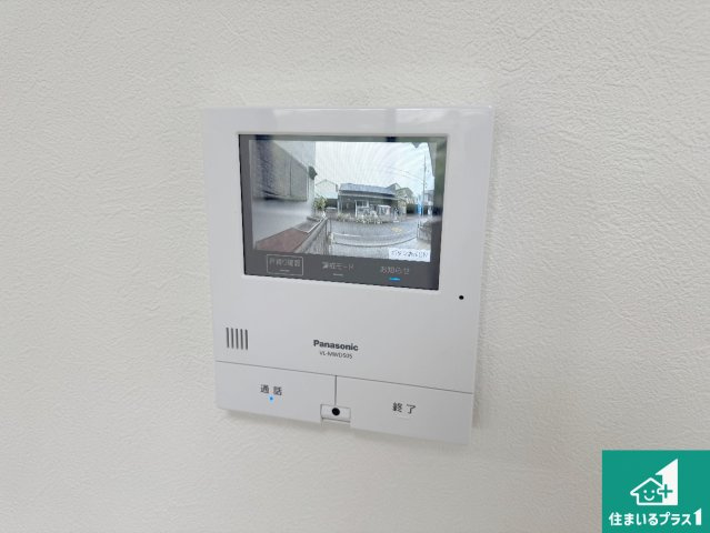 尼崎市金楽寺町　中古一戸建ての防犯設備|カラーモニターインターホン！声だけでなく来訪者の姿や顔がモニターで確認できるので、小さなお子様がいらっしゃるご家庭でも安心できます！