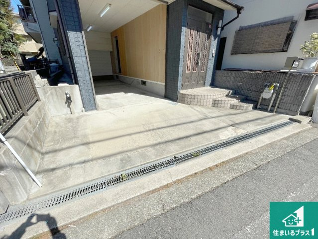 尼崎市金楽寺町　中古一戸建ての駐車場|駐車スペース！散水栓があるので、こまめに愛車を洗えます！