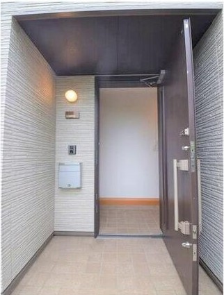 クレール戸田町 Ａの玄関