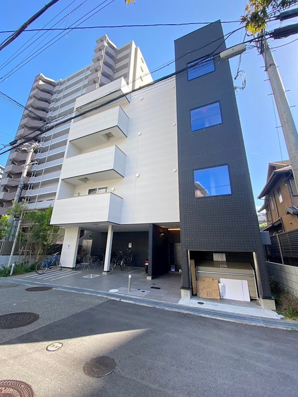 宝塚市栄町３丁目の賃貸マンションの外観