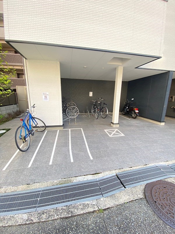 宝塚市栄町３丁目の賃貸マンションの外観