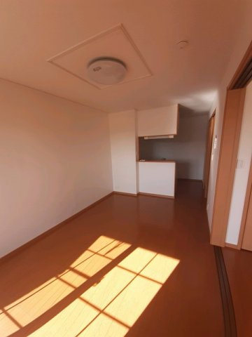 Ｒｉｖｅｒ　ｓｉｄｅ　Ｂｅｌｌの居間・リビング|こちらの居間で趣味の時間をお楽しみください