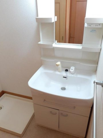 Ｒｉｖｅｒ　ｓｉｄｅ　Ｂｅｌｌの洗面所|脱衣スペースもあります