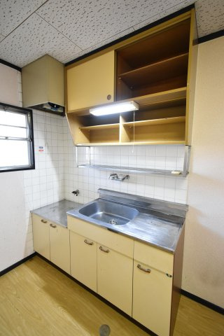 篠山ハイツのキッチン|キッチンでお料理をお楽しみください※別部屋の写真になります
