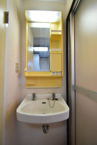篠山ハイツの洗面所|使いやすい洗面所です※別部屋の写真になります