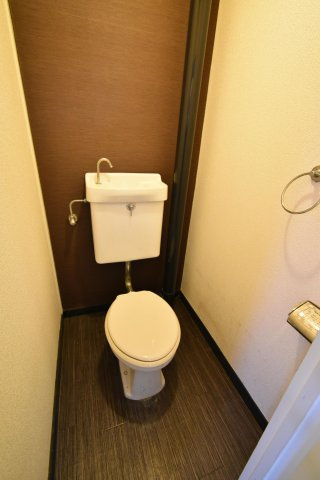 篠山ハイツのトイレ|シンプルで使いやすいトイレです※別部屋の写真になります