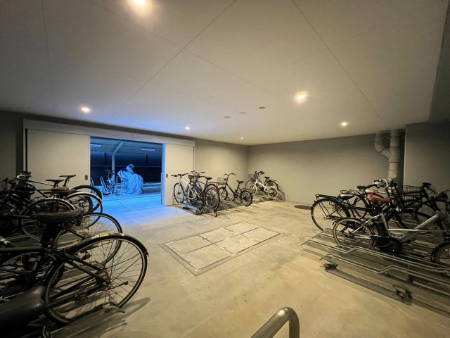プレサンス北浜オリジンの駐車場