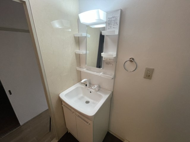 岡町中村コーポの洗面所