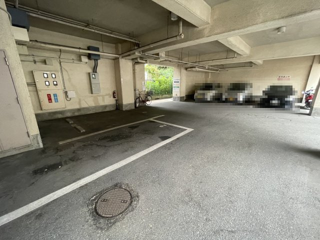 岡町中村コーポの駐車場