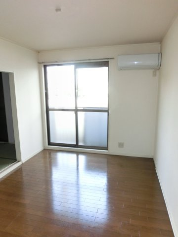 エステート中園の洋室