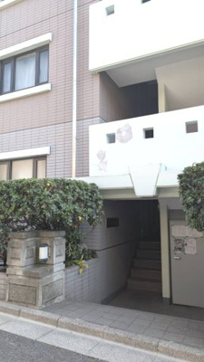 【エントランス】 | デ・ラ・プリマヴェーラ | 落ち着いたエントランスです