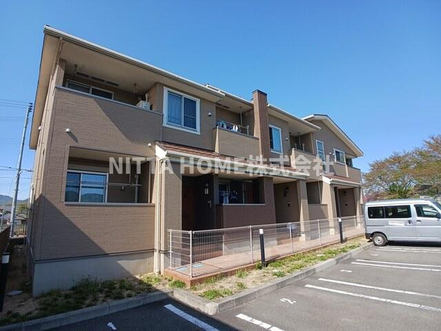 リバービサイドの外観|敷地内に駐車場も完備◎