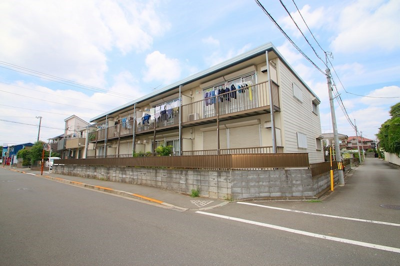 シャトルホワイト