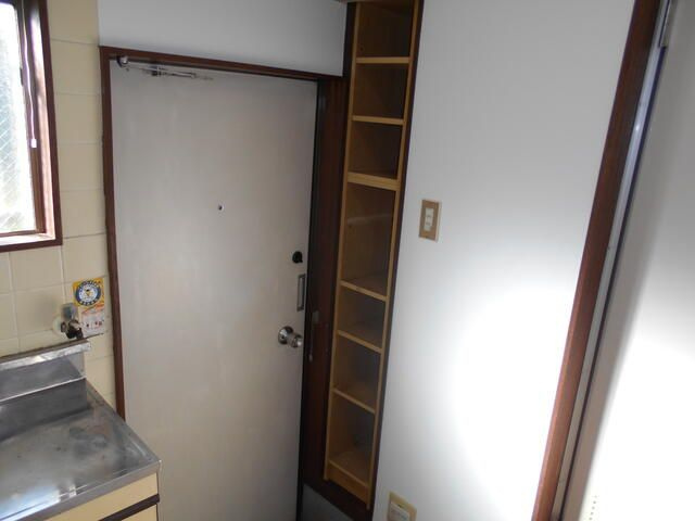 ホワイトコート１０１の玄関