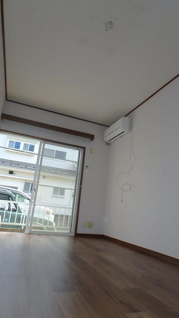 ラビアン栄町の洋室