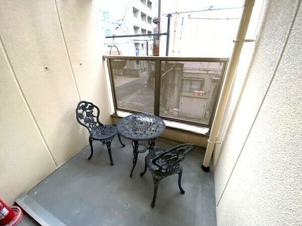 e池下のエントランス