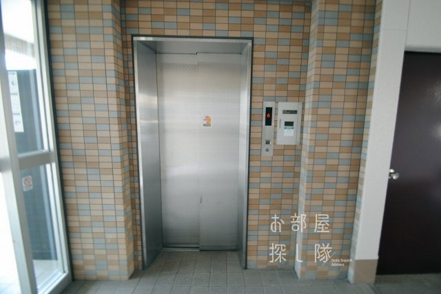 クラウンVのその他共用部分|エレベーター
同物件、別部屋写真