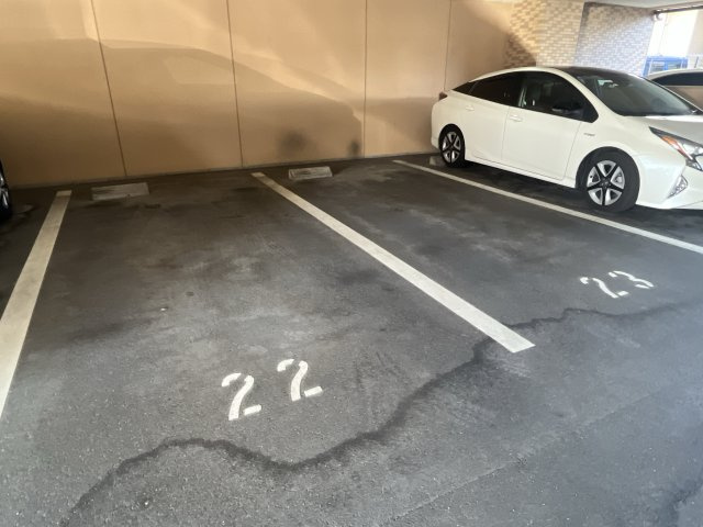 キャッスルコート東雲の駐車場