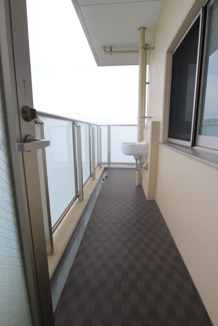 アルファフレシア久留米駅前【キャッシュバック対象物件】のバルコニー|お洗濯にも便利なバルコニー付き