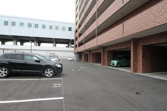 アルファフレシア久留米駅前【キャッシュバック対象物件】の駐車場|駐車場に車を止められます
