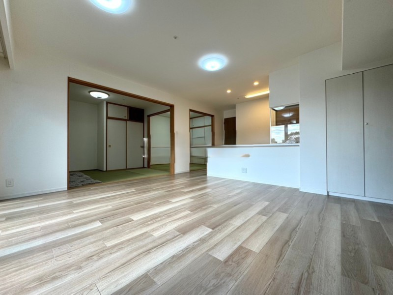 アルファフレシア久留米駅前【キャッシュバック対象物件】の居間・リビング|ゆったり過ごせる居間です