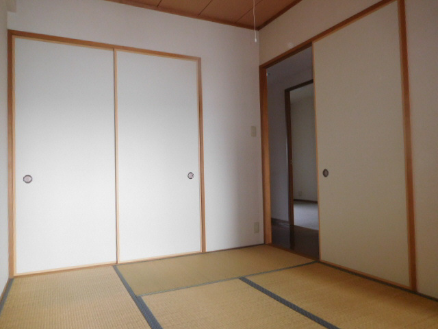 ロワイヤル東今宿の寝室