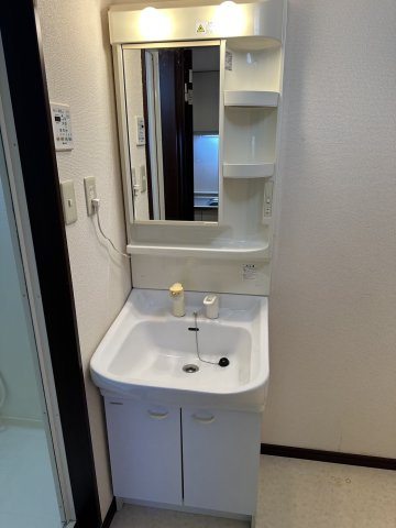 クレバネス町屋の独立洗面台