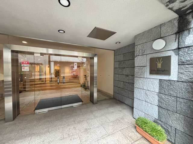 ビラハイツ北の丸のエントランス