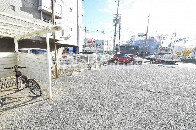 八尾市太子堂４丁目の賃貸マンションの駐車場