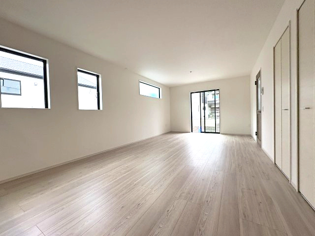 【居間・リビング】 | 福岡市城南区友丘6丁目3期　1号棟（全4棟）【仲介手数料無料・0円】 | 現地写真。