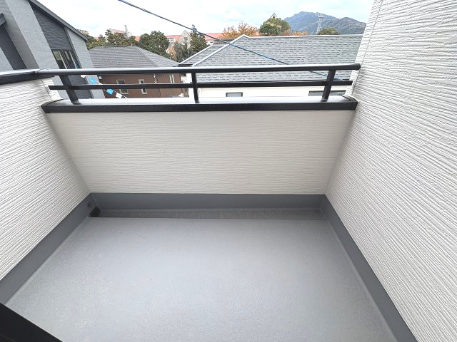 【バルコニー】 | 福岡市城南区友丘6丁目3期　1号棟（全4棟）【仲介手数料無料・0円】 | 現地写真。