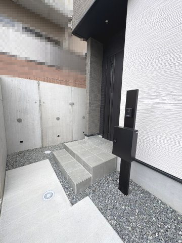 【玄関】 | 福岡市城南区友丘6丁目3期　1号棟（全4棟）【仲介手数料無料・0円】 | 現地写真。