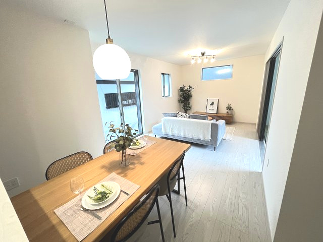 【居間・リビング】 | 福岡市城南区友丘6丁目3期　2号棟（全4棟）【仲介手数料無料・0円】 | 現地写真。