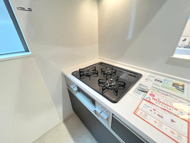 【キッチン】 | 福岡市城南区友丘6丁目3期　2号棟（全4棟）【仲介手数料無料・0円】 | 現地写真。