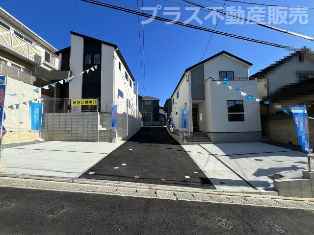 【外観】 | 福岡市城南区友丘6丁目3期　2号棟（全4棟）【仲介手数料無料・0円】 | 現地写真。プラス不動産販売なら、現場の全ての棟をまとめてご見学頂けます。