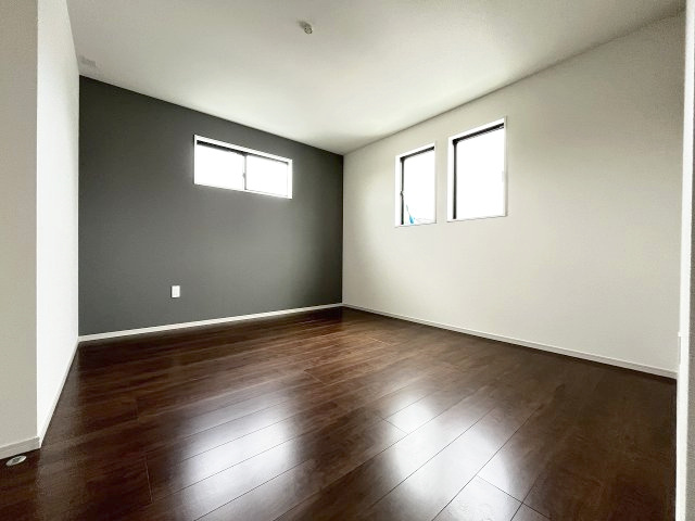 【寝室】 | 福岡市城南区友丘6丁目3期　3号棟（全4棟）【仲介手数料無料・0円】 | 現地写真。2階主寝室です。