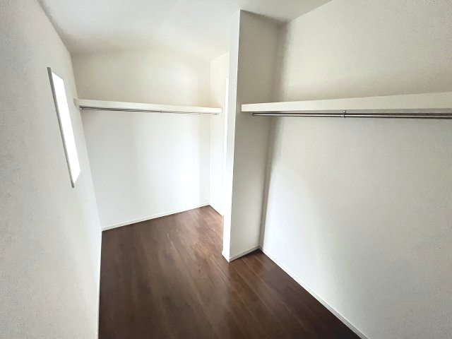 【収納】 | 福岡市城南区友丘6丁目3期　3号棟（全4棟）【仲介手数料無料・0円】 | 現地写真。ウォークインクローゼットです。