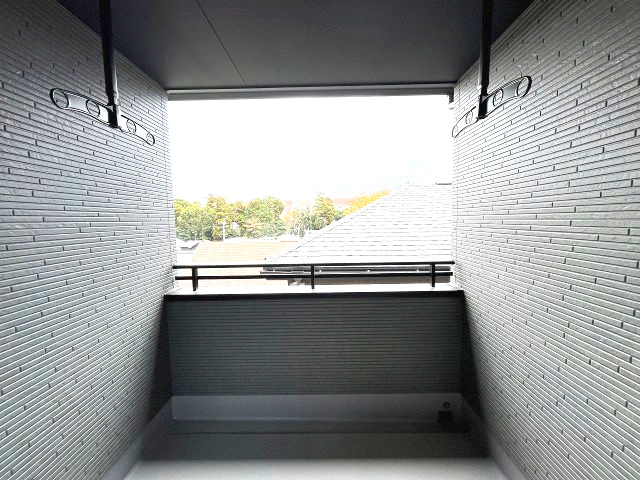 【バルコニー】 | 福岡市城南区友丘6丁目3期　3号棟（全4棟）【仲介手数料無料・0円】 | 現地写真。インナーバルコニーです。