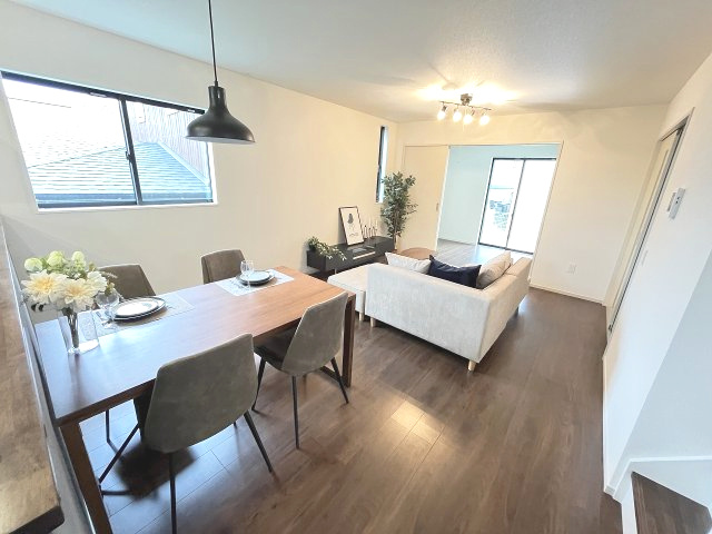 【居間・リビング】 | 福岡市城南区友丘6丁目3期　3号棟（全4棟）【仲介手数料無料・0円】 | 現地写真。