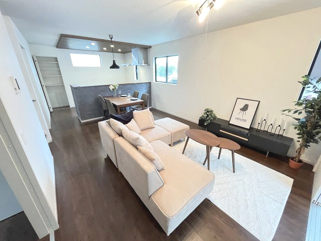 【居間・リビング】 | 福岡市城南区友丘6丁目3期　3号棟（全4棟）【仲介手数料無料・0円】 | 現地写真。