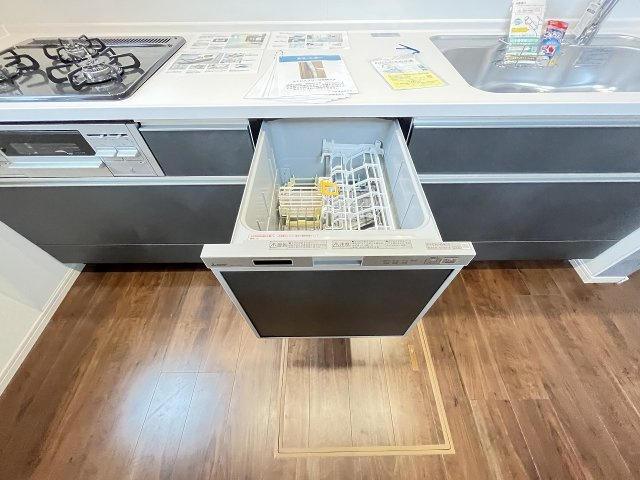 【キッチン】 | 福岡市城南区友丘6丁目3期　3号棟（全4棟）【仲介手数料無料・0円】 | 現地写真。食洗器が付いてます。
