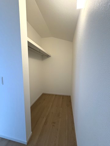 【収納】 | 福岡市城南区友丘6丁目3期　4号棟（全4棟）【仲介手数料無料・0円】 | 現地写真。ウォークインクローゼットです。