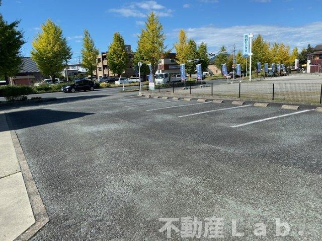 グランドソレーユの駐車場