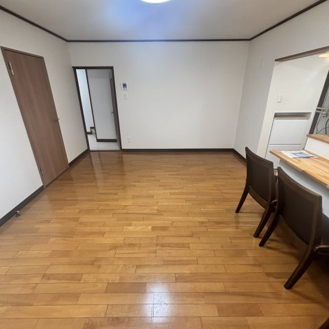 室蘭市絵鞆町3丁目6-7戸建の居間・リビング