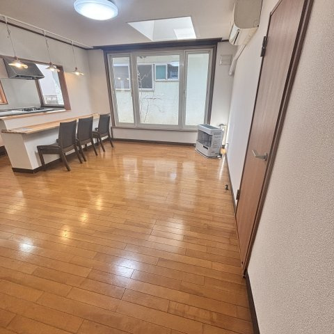 室蘭市絵鞆町3丁目6-7戸建の居間・リビング
