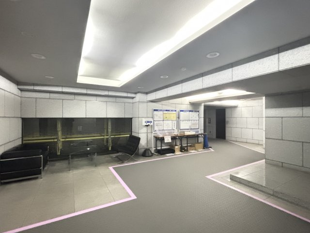 フォルム六番町のエントランス