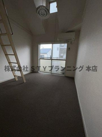 仲介手数料０円！セリ二ティ鶴舞の居間・リビング